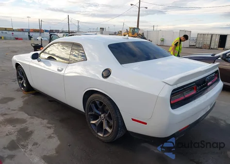 2018 Dodge Challenger Sxt Plus z USA, uszkodzony, nr VIN 2C3CDZAG3JH202320